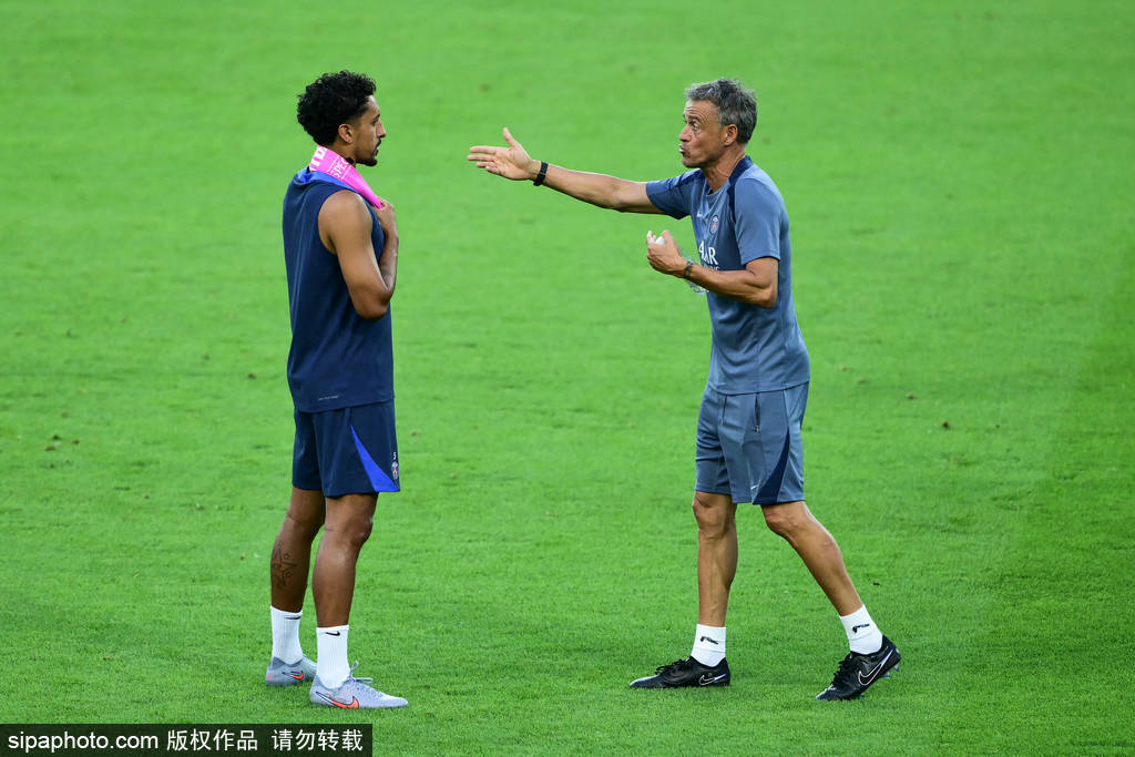 法甲主帅多灾多难，梅诺与帕尔默隔空互怼引热议